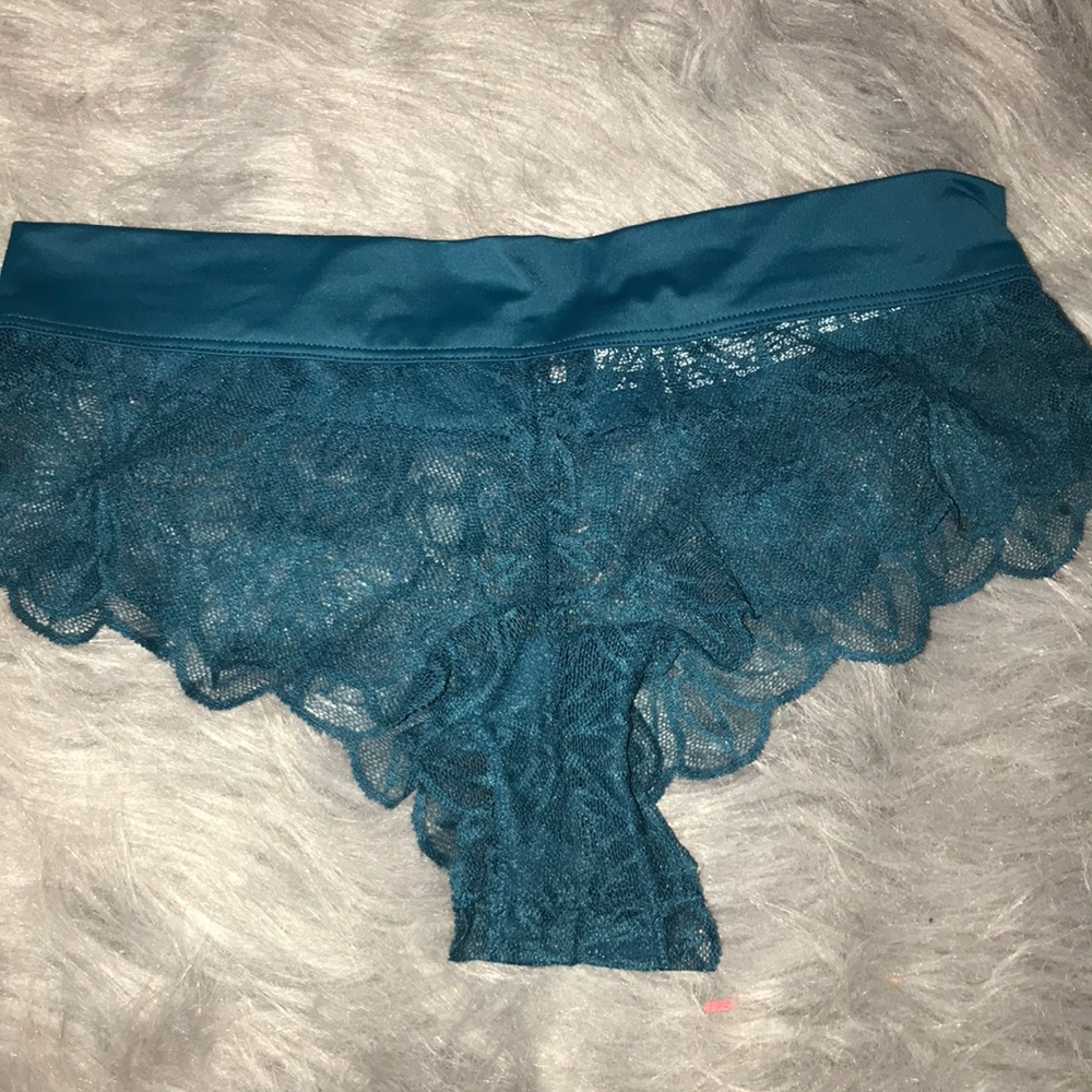 4 pairs  of low rise cheeksters new never worn